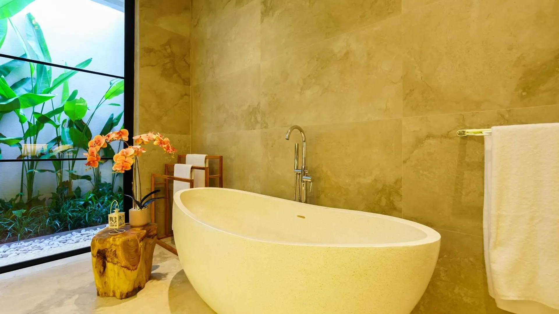 New Amazing 3Br Villa In The Heart Of Seminyak